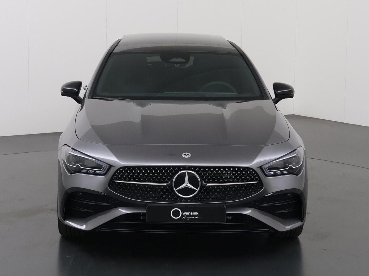 Mercedes-Benz CLA-KLASSE 250e Shooting Brake Business Solution AMG | Panoramaschuifdak | Nightpakket | 19 inch AMG-velgen| Verwarmde stoelen | Sfeerverlichting | LED koplampen |