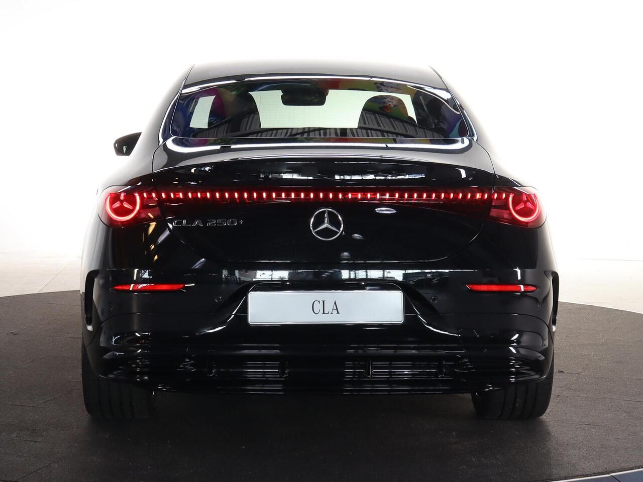 Mercedes-Benz CLA-KLASSE 250+ Launch Edition 85 kWh | AMG | Night | Panoramadak | 19" lichtmetalen velgen | Sfeerverlichting |