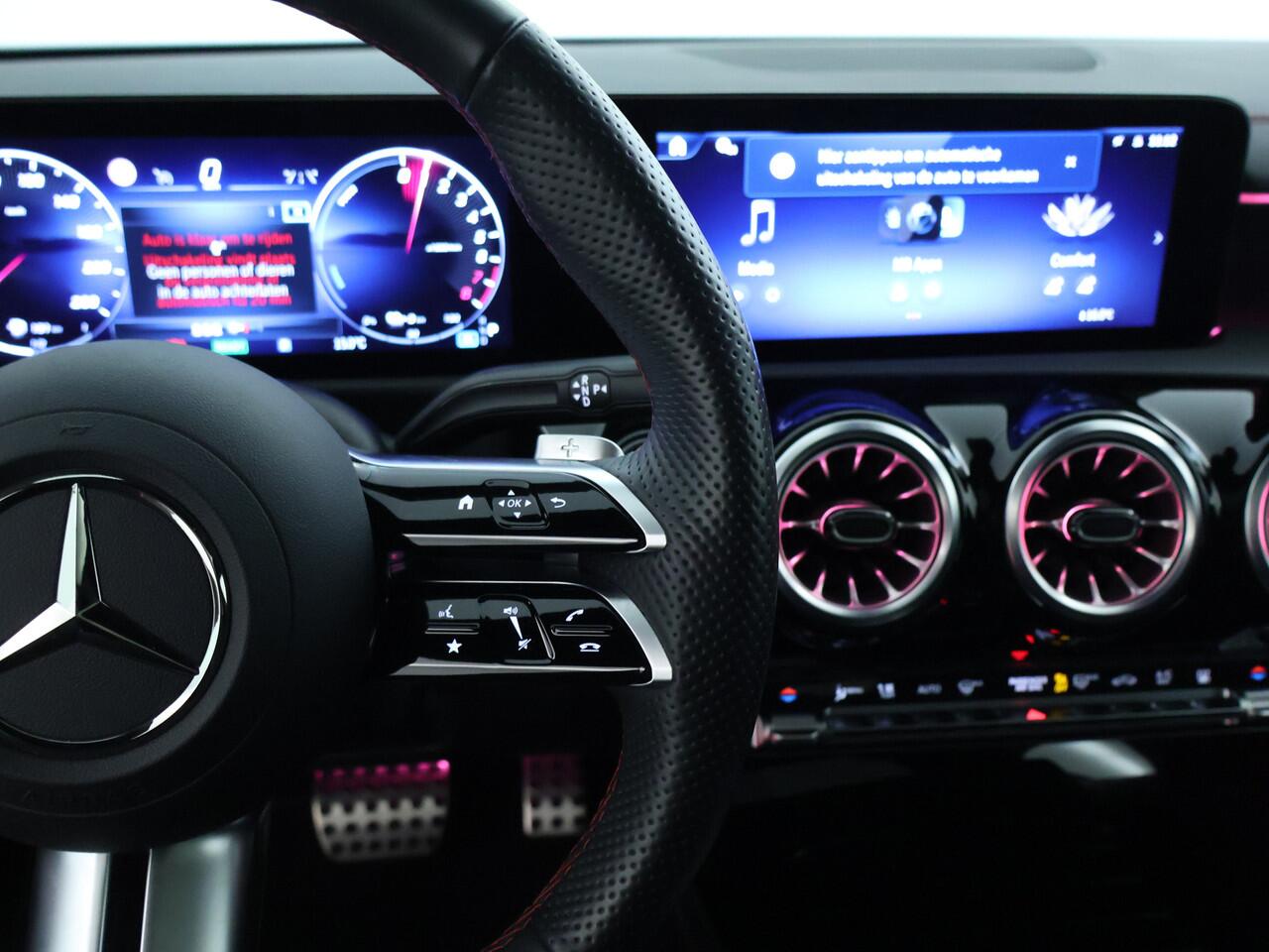 Mercedes-Benz CLA-KLASSE 250e Plug-In Hybride AMG | Panoramadak | Burmester® | Stuur en Stoelverwarming | Keyless Go | Dode Hoek Ass | Sfeerverlichting | Inclusief 24 maanden Mercedes-Benz Certified garantie voor Europa.