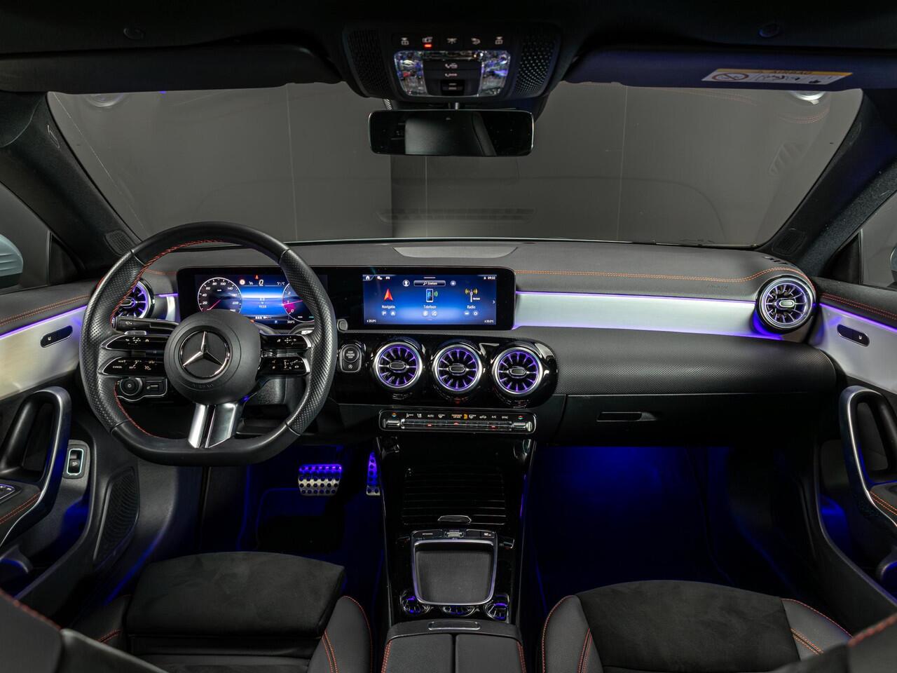 Mercedes-Benz CLA-KLASSE Coupé 180 Star Edition AMG Line Panorama dak