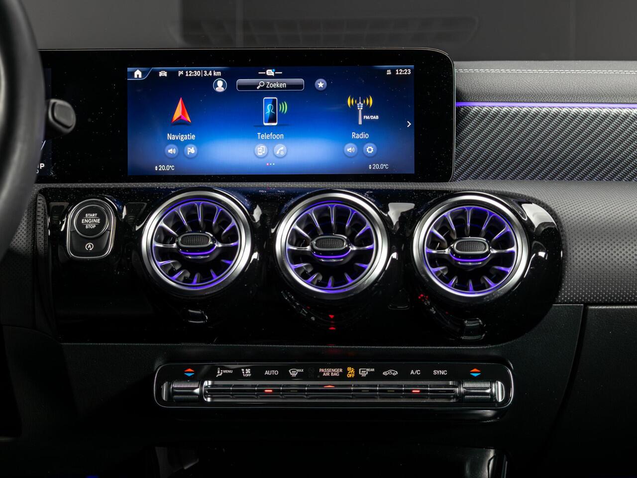 Mercedes-Benz CLA-KLASSE Shooting Brake 200 Luxury Line Panorama dak | Trekhaak