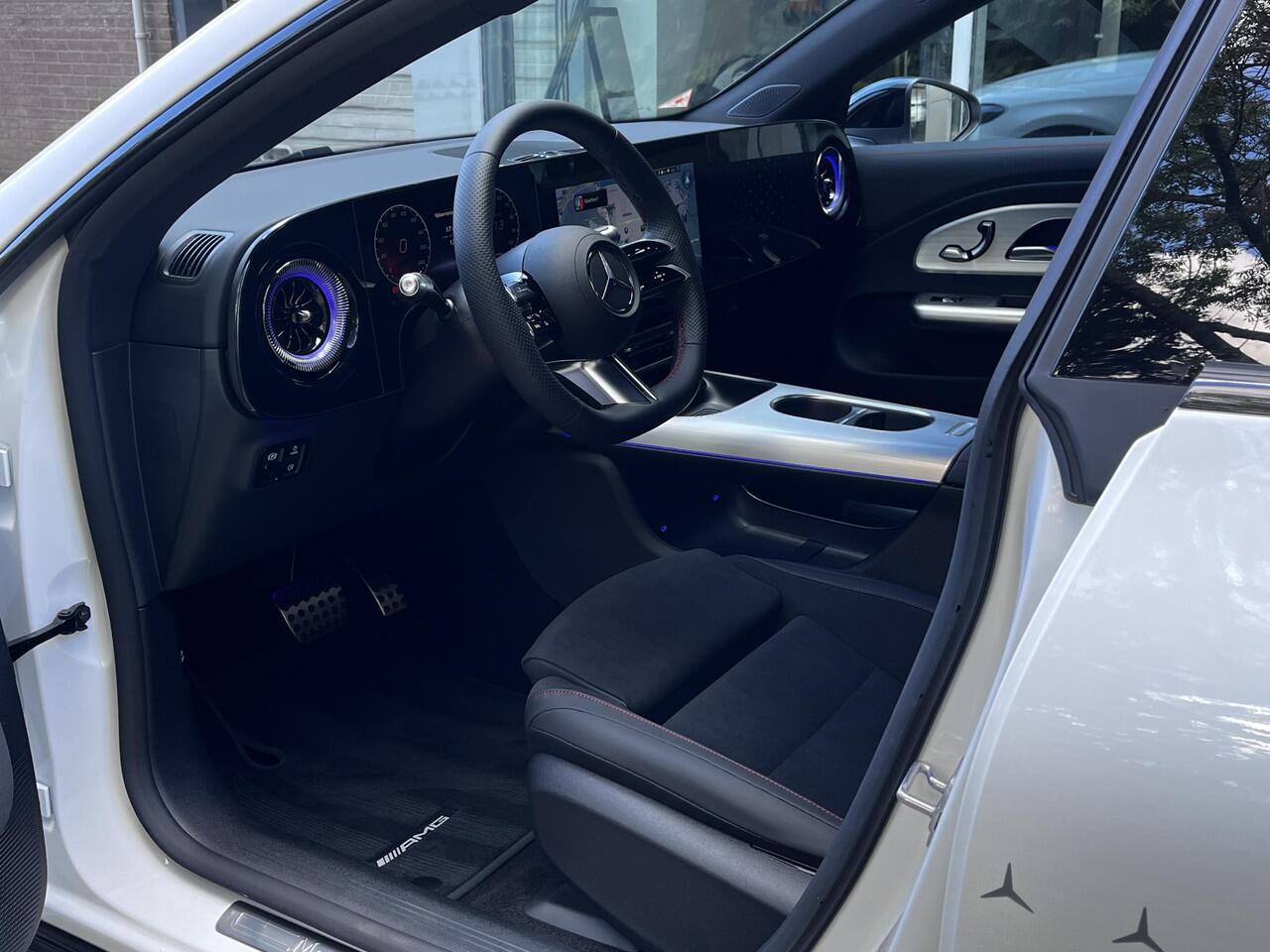 Mercedes-Benz CLA-KLASSE 250+ Launch Edition | AMG Line | Night Pakket | Panoramadak | MULTIBEAM LED Koplampen | DISTRONIC Afstandsassistent | Dodehoekassistent | Elektrisch Verstelbare Stoelen + Memory | Stoelverwarming | Sfeerverlichting