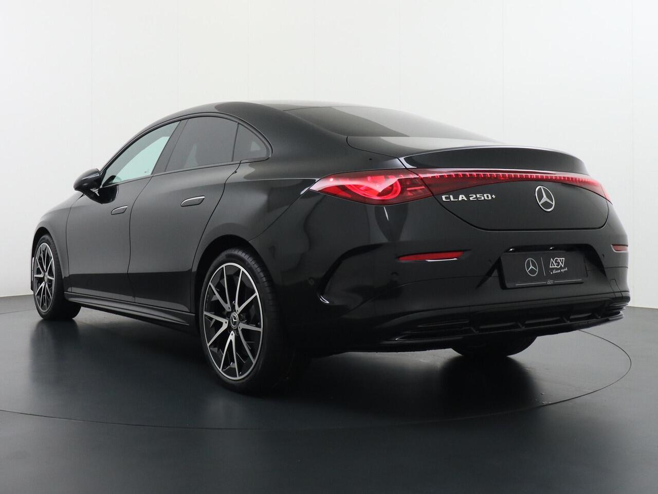 Mercedes-Benz CLA-KLASSE 250+ Launch Edition 85 kWh Accu | Trekhaak Wegklapbaar | Memorystoelen | Warmtepomp | Multibeam Led | Stoelverwarming Voorin | Distronic Cruise Control | Achteruitrijcamera | Nightpakket | Dodehoekassistent