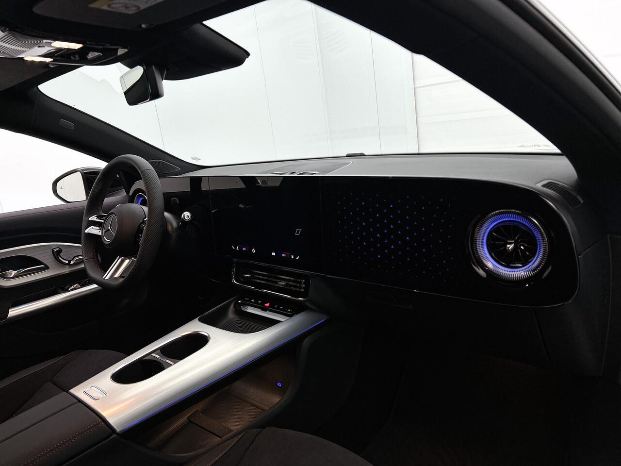 Mercedes-Benz CLA-KLASSE 250+ Launch Edition 85 kWh | Trekhaak | Warmtepomp | Memorypakket| Multibeam LED | Smartphone integratie | Nightpakket | Adaptieve Cruisecontrol | 19 inch AMG velgen |