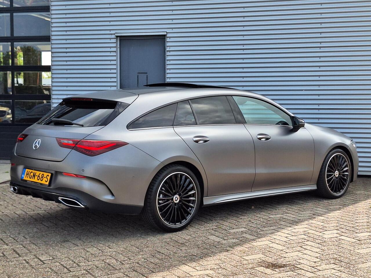Mercedes-Benz CLA-KLASSE Shooting Brake 180 AMG | Matgrijs | Nightpakket | Panoramadak | Dodehoekassistent | Apple CarPlay | Android Auto | Sfeerverlichting | Stoelverwarming | Achteruitrijcamera | Elektrisch Inklapbare Buitenspiegels