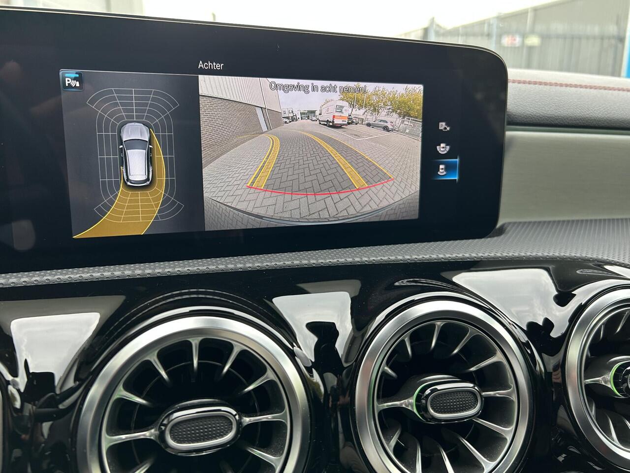 Mercedes-Benz CLA-KLASSE Shooting Brake 250 e AMG Line | Panoramadak | Nightpakket |