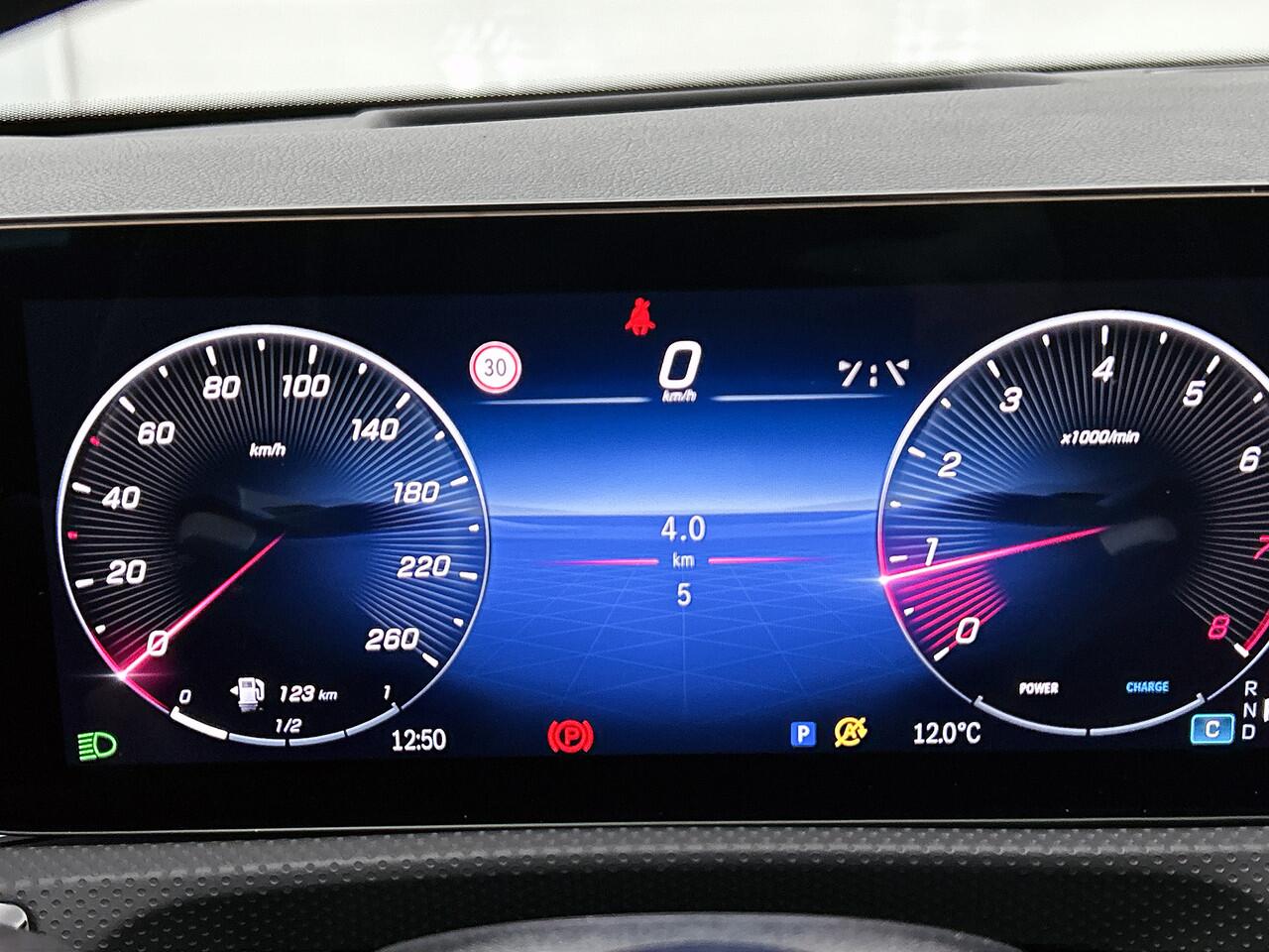 Mercedes-Benz CLA-KLASSE 180 Business Solution AMG | AMG Line Plus pakket | 360° camera | Head-up Display | Augmented Reality navigatie | Memorypakket | Panoramaschuifdak | 19 inch AMG velgen | Sierdelen aluminium |