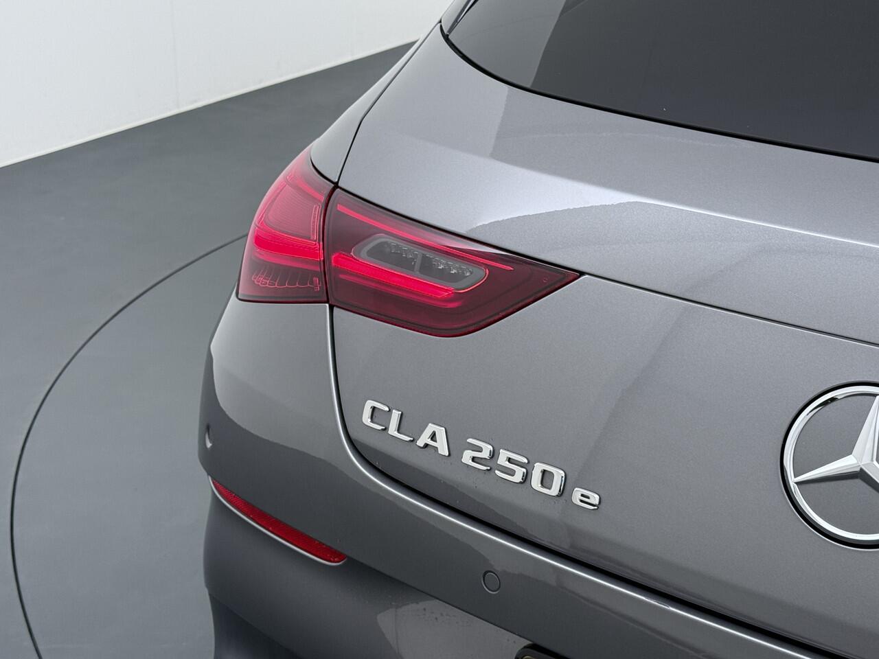 Mercedes-Benz CLA-KLASSE Shooting Brake 250 e AMG line | Pano Memory Keyless HUD Multibeam 360 Camera