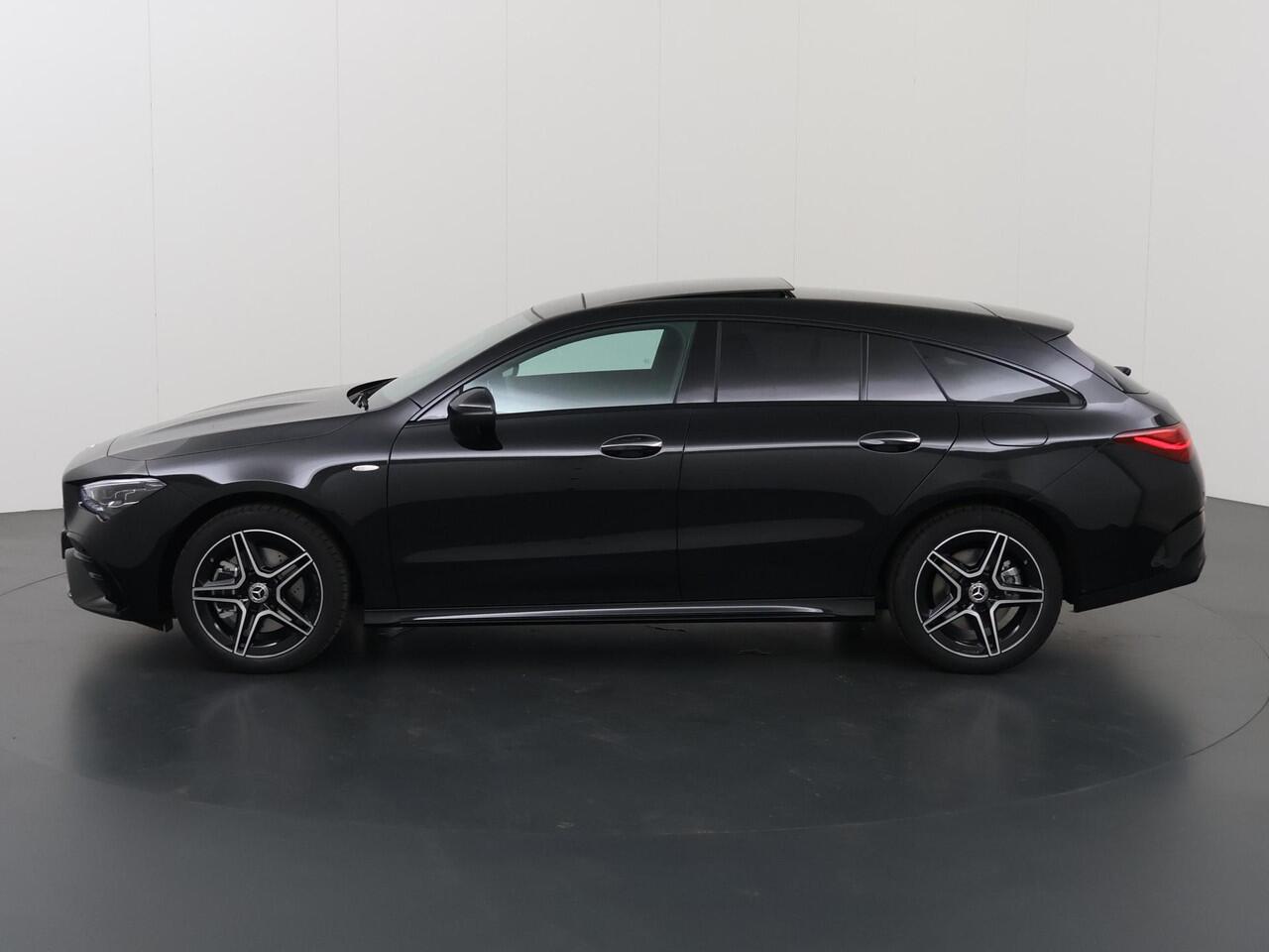 Mercedes-Benz CLA-KLASSE Shooting Brake 250e Business Solution AMG | Nightpakket | Panoramadak | Parkeercamera | Stoelverwarming | Keyless Entry/Go |