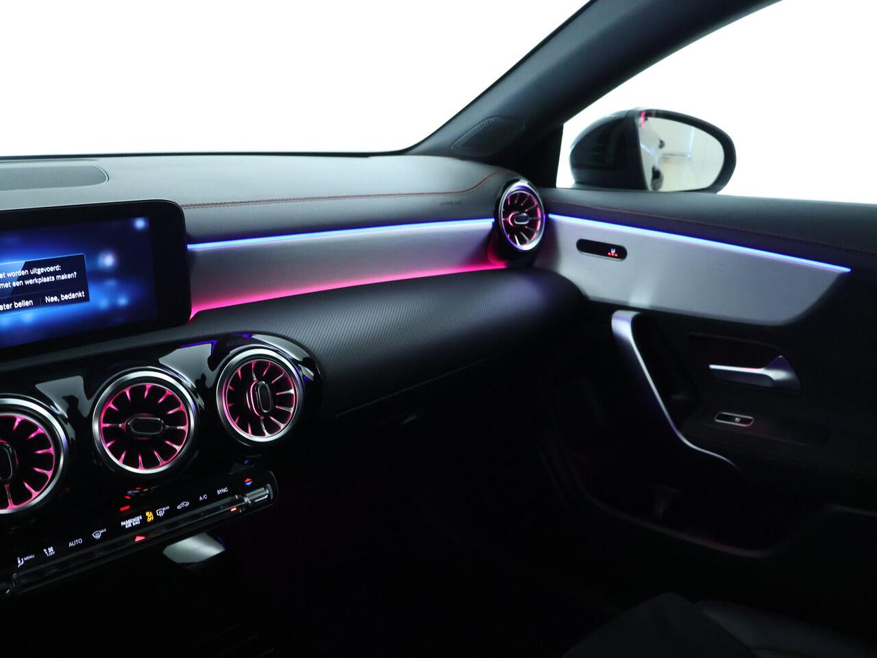 Mercedes-Benz CLA-KLASSE 180 Business Solution AMG | AMG Line | Achteruitrijcamera | Night Pakket | Sfeerverlichting | Inclusief 24 maanden MB Certified garantie voor Europa.