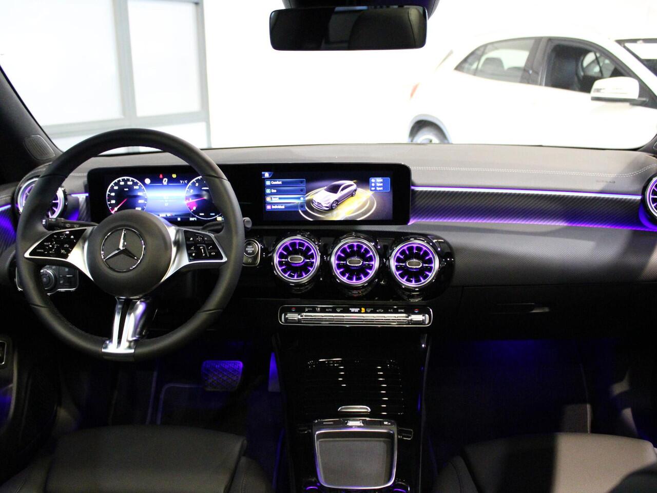 Mercedes-Benz CLA-KLASSE Shooting Brake 200 Luxury Line Panorama dak