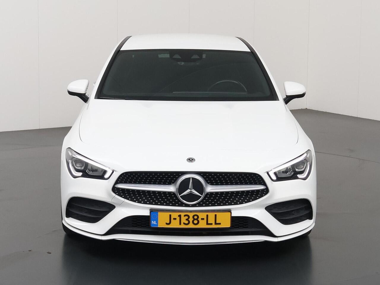 Mercedes-Benz CLA-KLASSE 180 Business Solution AMG | Sfeerverlichting | Widescreen | Apple carplay | Parkeercamera | Stoelverwarming |