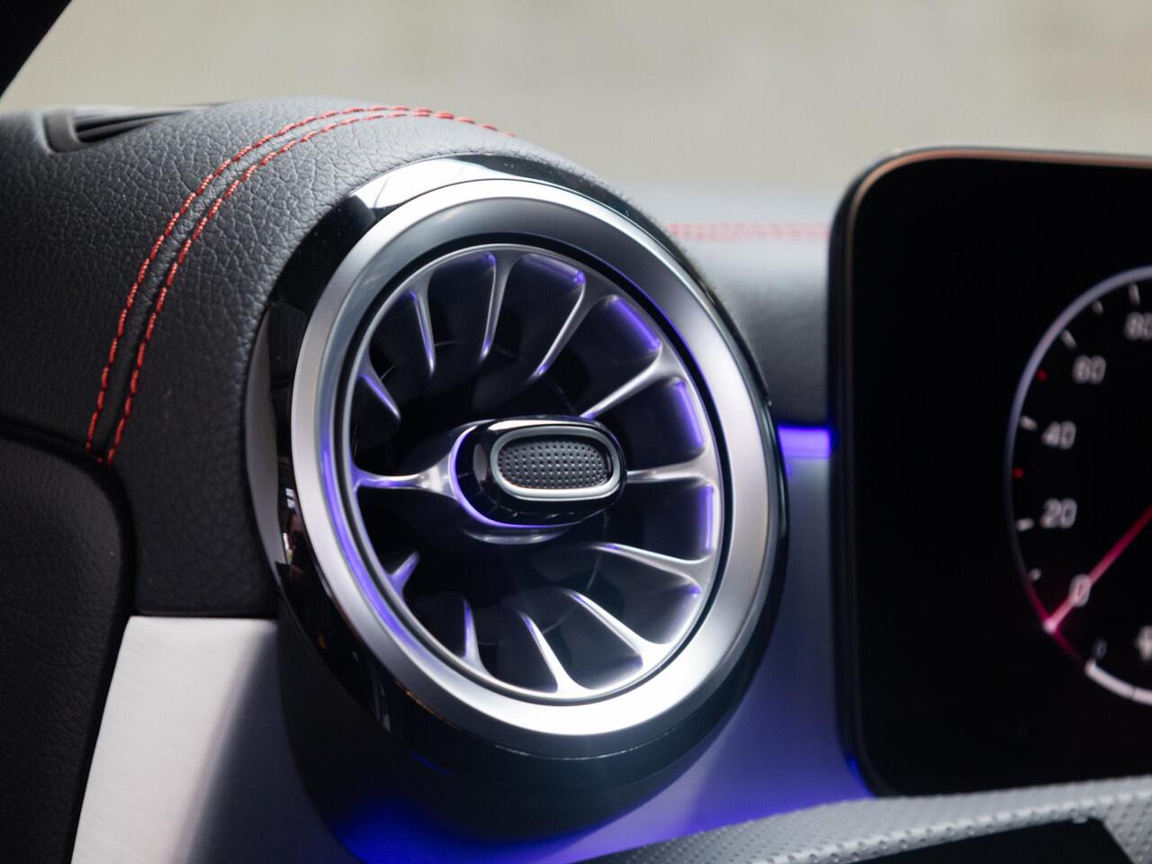 Mercedes-Benz CLA-KLASSE Coupé 180 Star Edition AMG Line Panorama dak