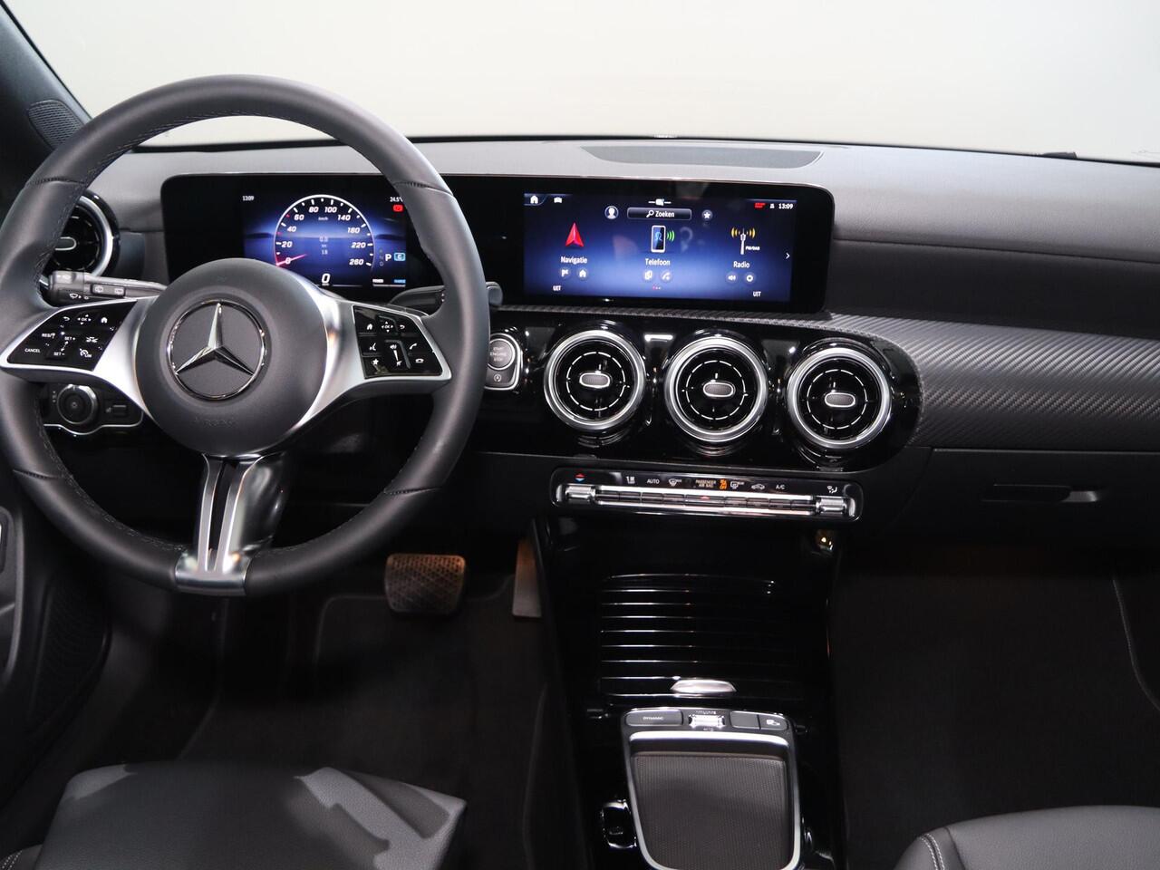 Mercedes-Benz CLA-KLASSE 180 Star Edition LIMITED | Stoelverwarming voor | Achteruitrijcamera | Led-koplampen