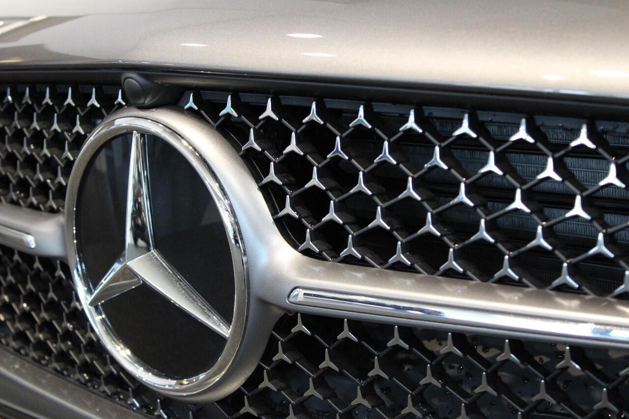 Mercedes-Benz CLA-KLASSE Shooting Brake 180 Luxury Line Panorama dak | Trekhaak