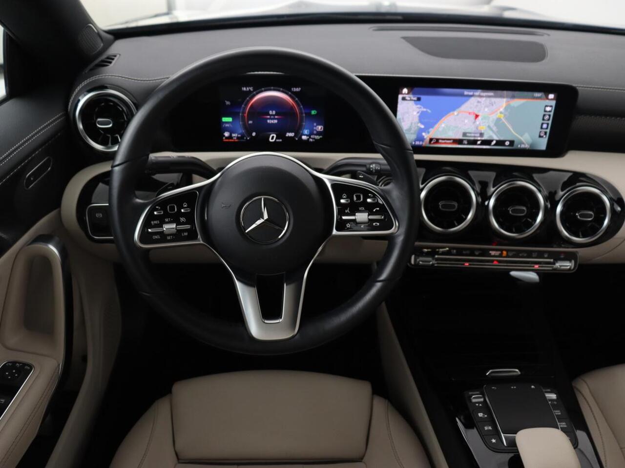 Mercedes-Benz CLA-KLASSE 250e Luxury Line | Leder | Trekhaak | Carplay | Stoelverwarming | Widescreen | Camera | Stuurverwarming | Navigatie | Park Assist | Cruise control | PHEV | Plug In