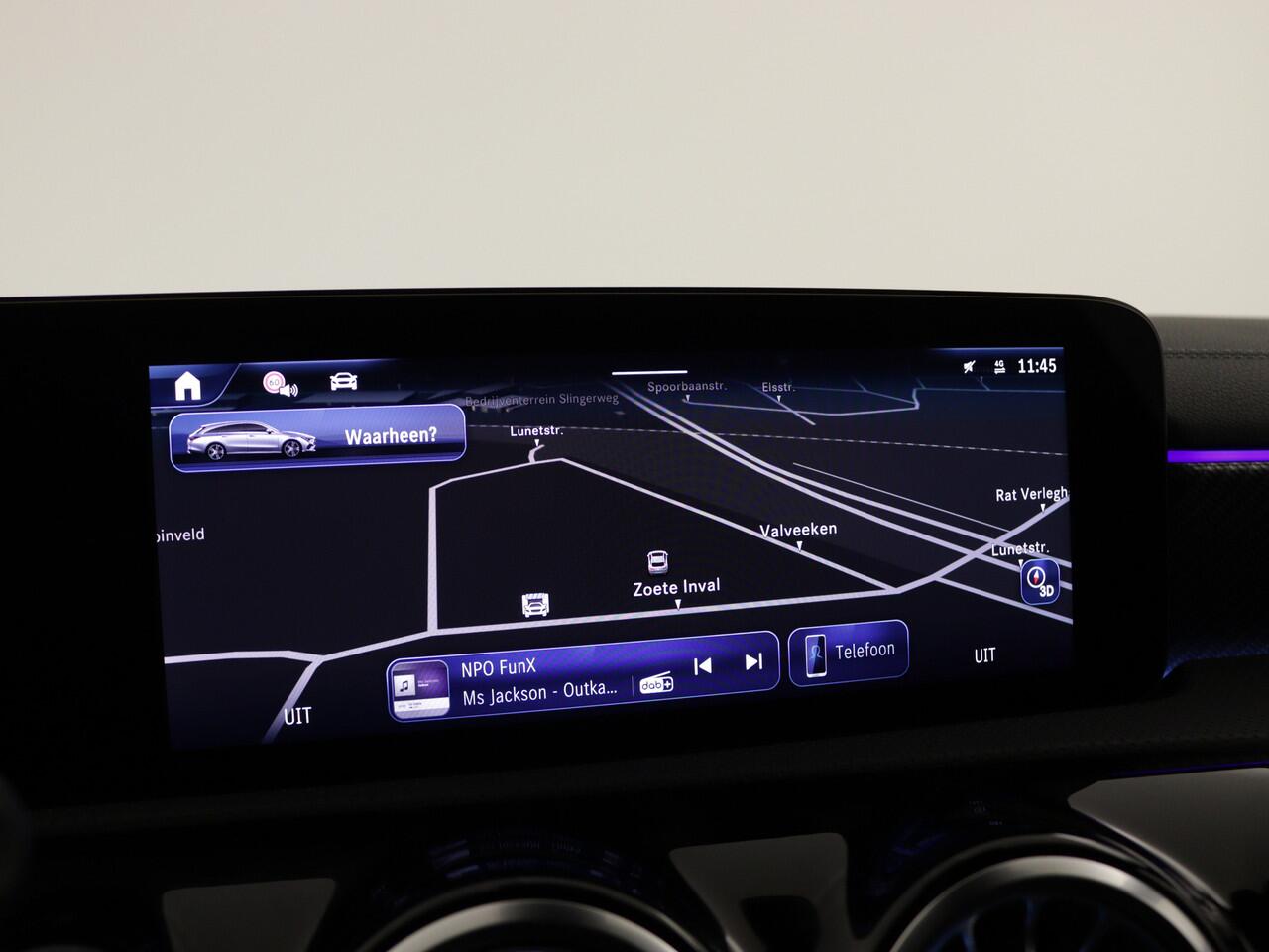 Mercedes-Benz CLA-KLASSE Shooting Brake 180 Star Edition Luxury Line | Trekhaak | Donkergetint glas achter | Verwarmde stoelen vooraan | Parkeerpakket met achteruitrijcamera | KEYLESS GO-comfortpakket | Draadloos oplaadsysteem voor smartphone |