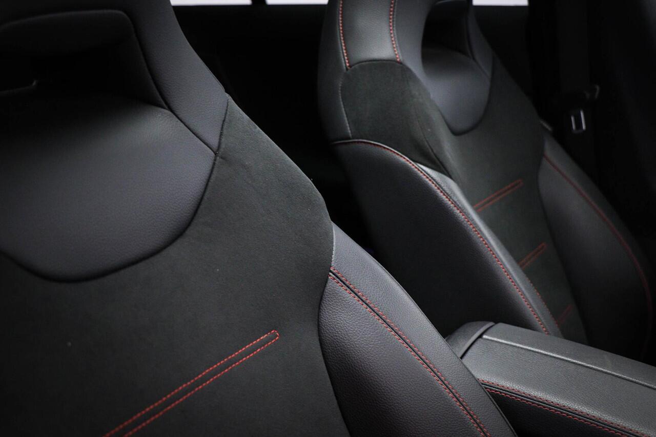 Mercedes-Benz CLA-KLASSE 180 AMG Line | WIDESCREEN | PANORAMADAK | SFEERVERLICHTING