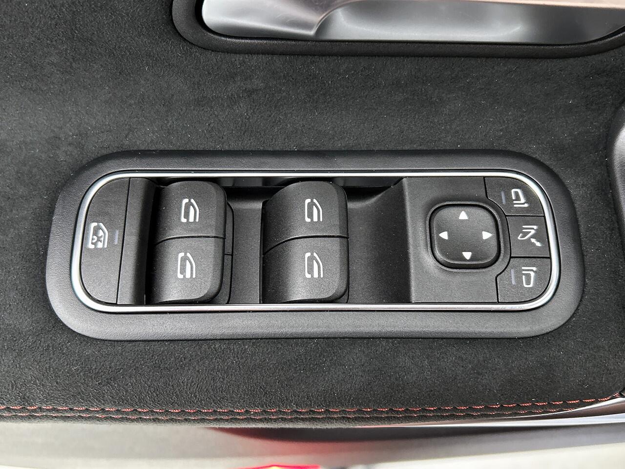 Mercedes-Benz CLA-KLASSE 250 e Business Solution AMG | Nightpakket | Adaptieve Cruise Control Distronic | Dodehoekassistent | MULTIBEAM LED | Panoramaschuifdak | Sierdelen aluminium |