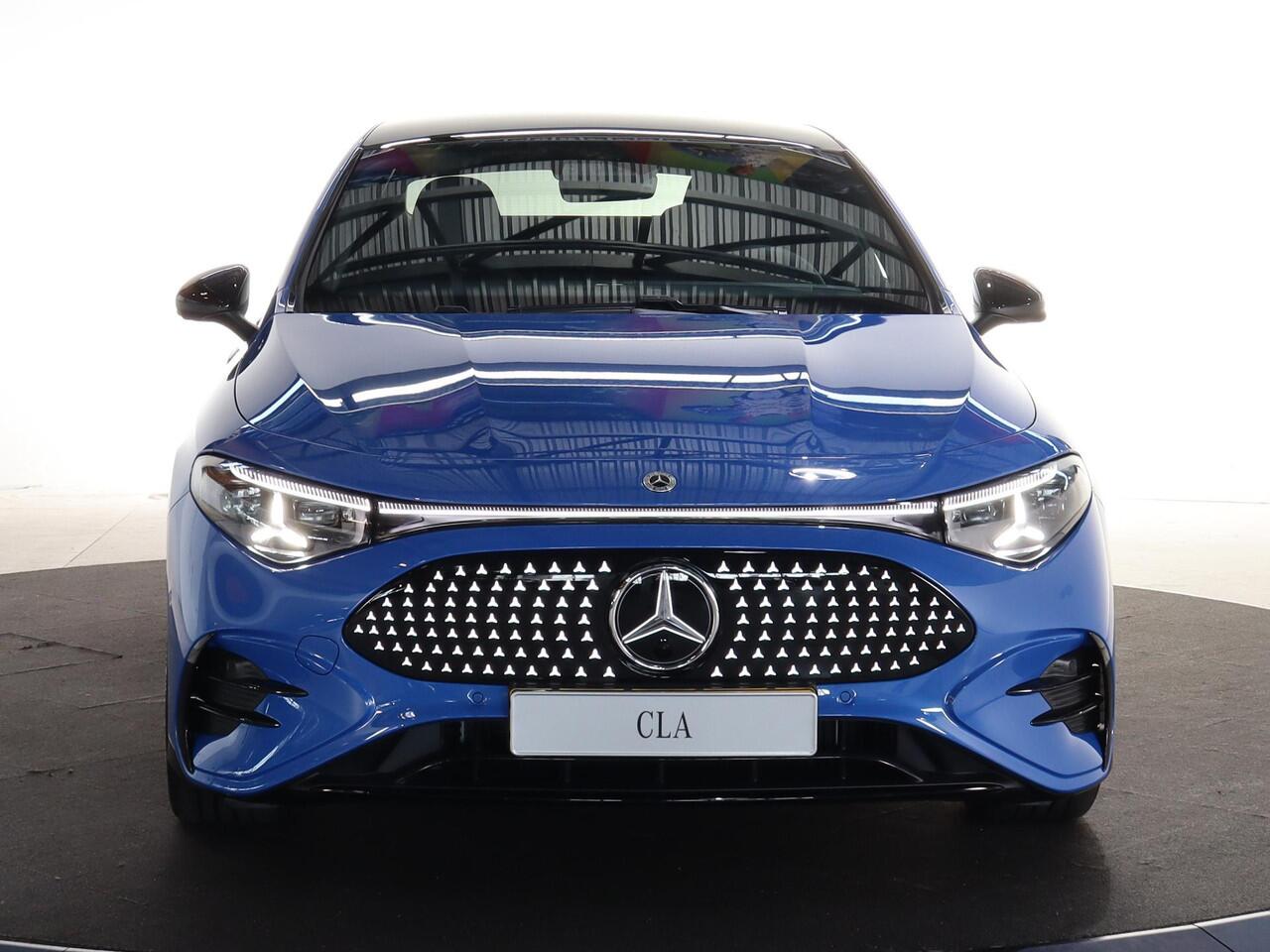 Mercedes-Benz CLA-KLASSE 250+ Launch Edition 85 kWh | Night | Panoramadak | Stoelverwarming | DISTRONIC | Achteruitrijcamera | Trekhaak |