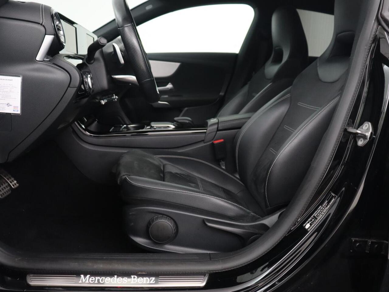 Mercedes-Benz CLA-KLASSE 250e AMG Line | Stoelverwarming | Carplay | Trekhaak | Leder/Alcantara | Navigatie | Full LED | Park Assist | Sfeerverlichting | Climate control | Cruise control | PHEV | Plug In