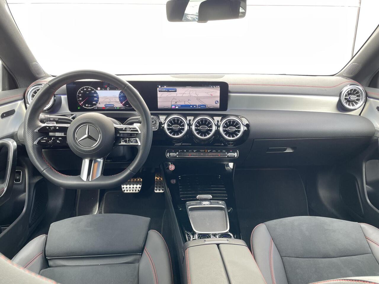 Mercedes-Benz CLA-KLASSE Shooting Brake 200 AMG Line | Achteruitrijcamera | Stoelverwarming | Sfeerverlichting