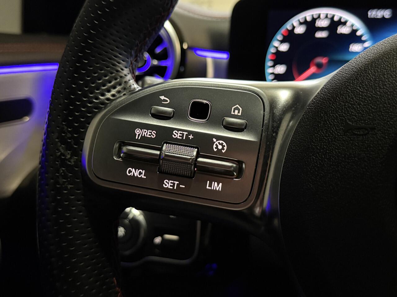 Mercedes-Benz CLA-KLASSE Shooting Brake 180 Business Solution AMG Automaat | Sfeerverlichting | Camera | Trekhaak | Full LED | Stoelverwarming | Navi