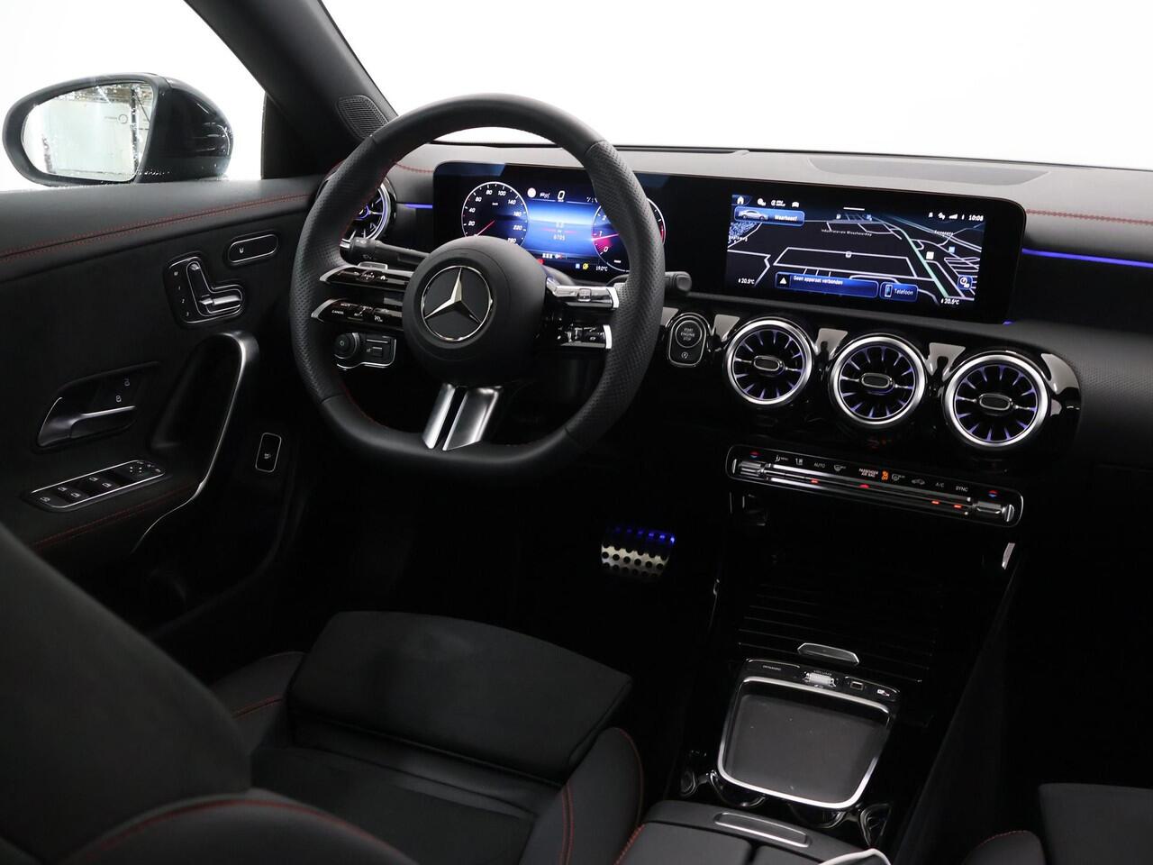 Mercedes-Benz CLA-KLASSE 180 Business Solution AMG | Night | Panoramadak | Memory stoelen | Head-up display | Sfeerverlichting | 360 camera |