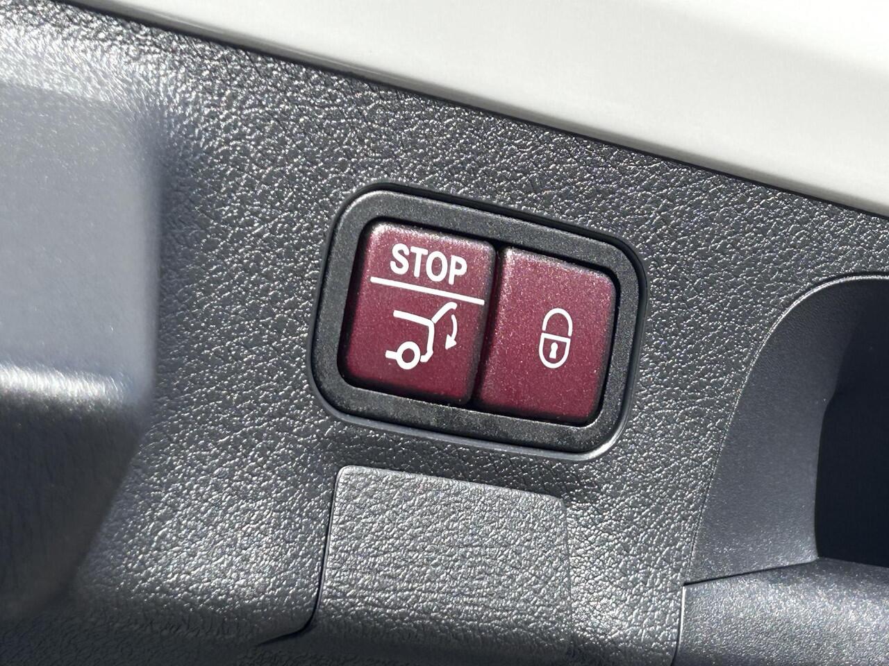 Mercedes-Benz CLA-KLASSE Shooting Brake 250 e AMG Line | Nightpakket | Panoramadak | Achteruitrijcamera | Stoelverwarming | Sfeerverlichting | Apple & Android Carplay