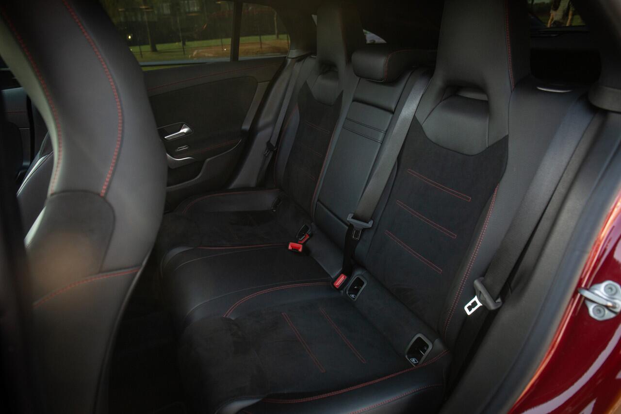 Mercedes-Benz CLA-KLASSE Shooting Brake 250 e AMG Line , Panorama dak, Camera, Sfeerverlichting,