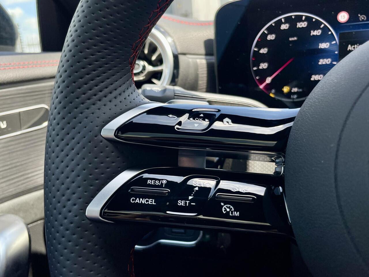 Mercedes-Benz CLA-KLASSE 180 Star Edition AMG Line | Night Pakket | Winter Pakket | 19 inch Multispaaks AMG Velgen | Panoramadak | MULTIBEAM LED Koplampen | Dodehoekassistent | Apple CarPlay