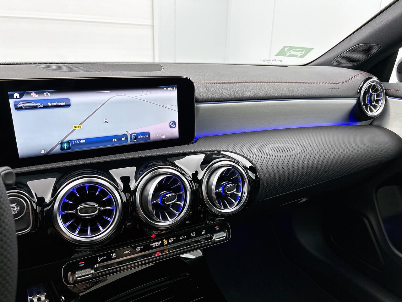 Mercedes-Benz CLA-KLASSE Shooting Brake 250 e Business Solution AMG | Trekhaak | Nightpakket | Parkeerpakket met achteruitrijcamera| KEYLESS-GO | EASY PACK achterklep | USB pakket plus | Sfeerverlichting | Draadloos oplaadsysteem voor Smartphone| Stoelverwarming voor |