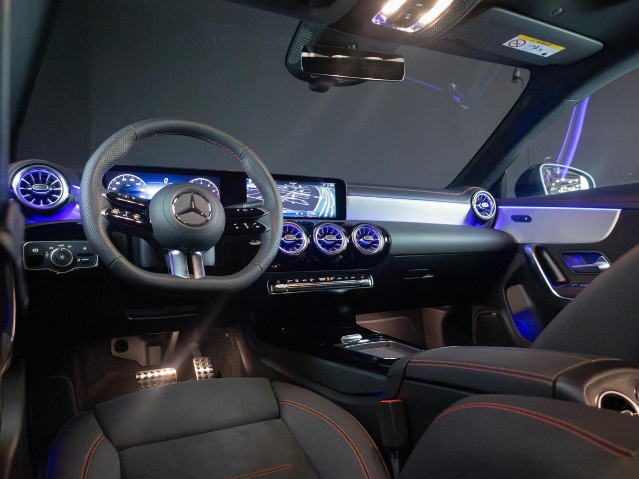 Mercedes-Benz CLA-KLASSE Coupé 180 AMG Line Premium | Panorama dak