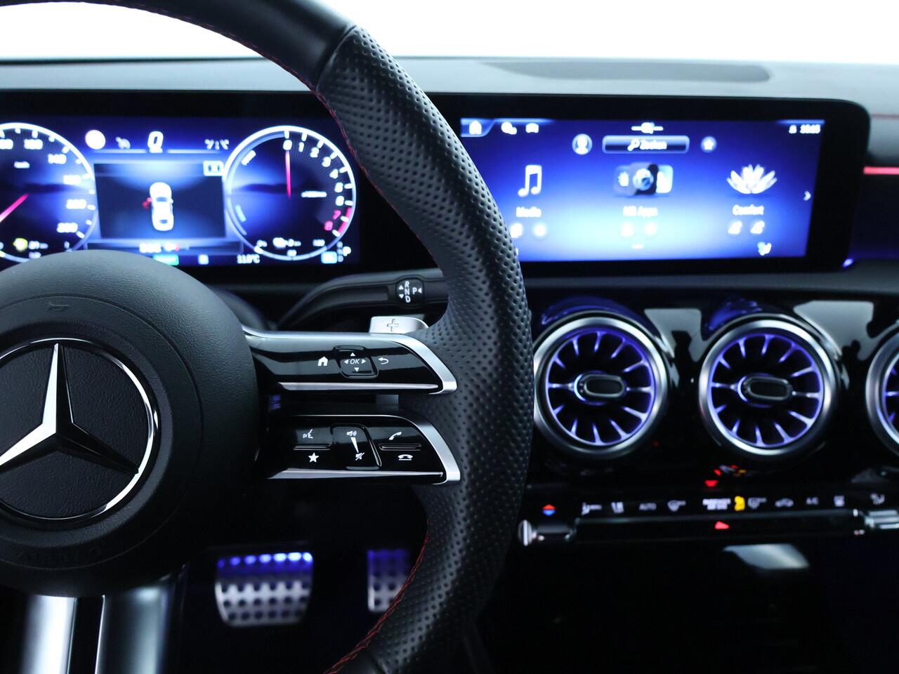 Mercedes-Benz CLA-KLASSE 250 e AMG Plug-In Hybride AMG LIne | Night PAkket | 19 Inch AMG Velgen | Dodehoek Assist | Multibeam Koplampen | 11kW Laden. Inclusief 48 maanden MB Certified garantie voor Europa.