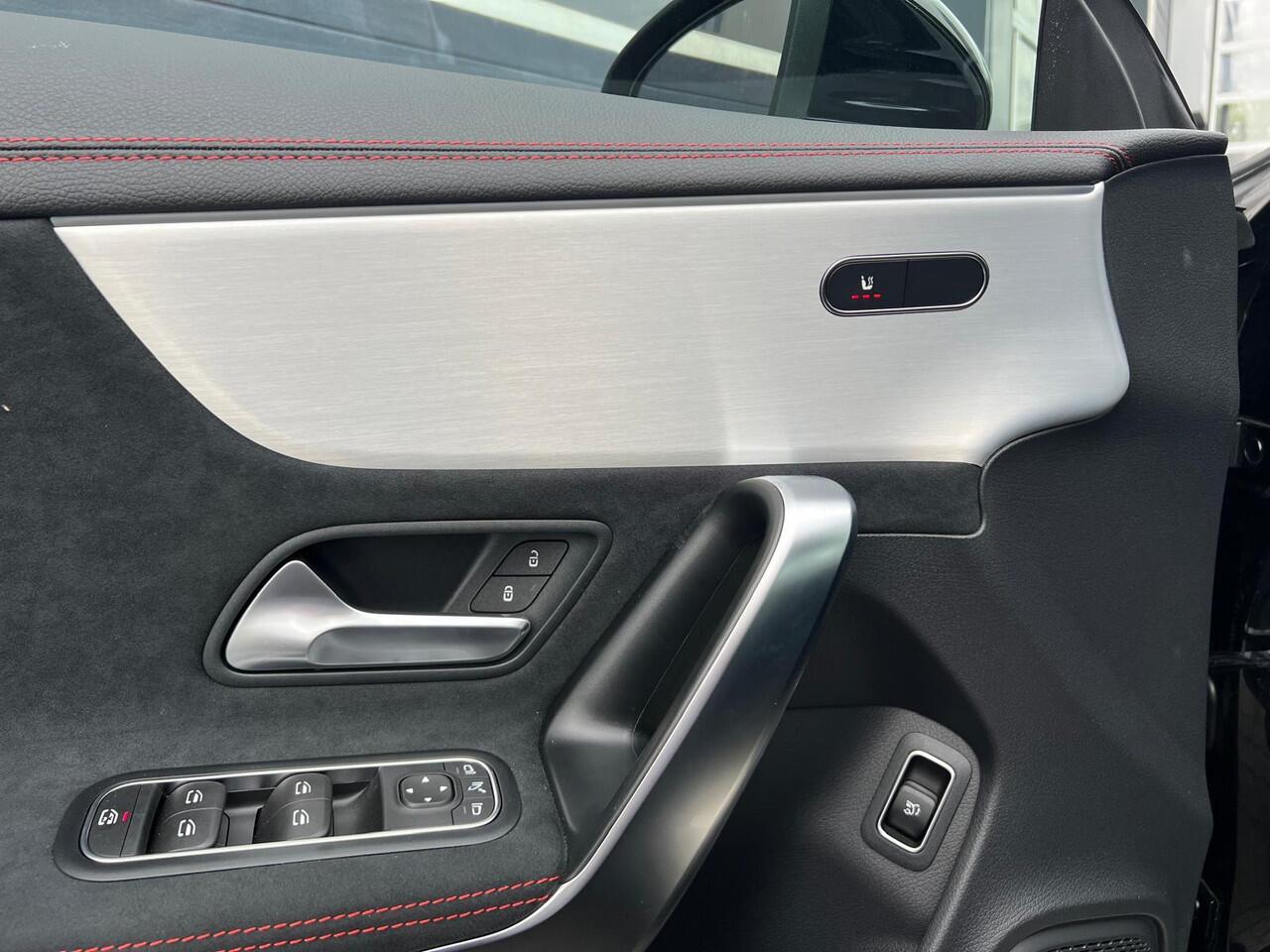 Mercedes-Benz CLA-KLASSE Shooting Brake 180 AMG Line | Achteruitrijcamera | Stoelverwarming | Sfeerverlichting