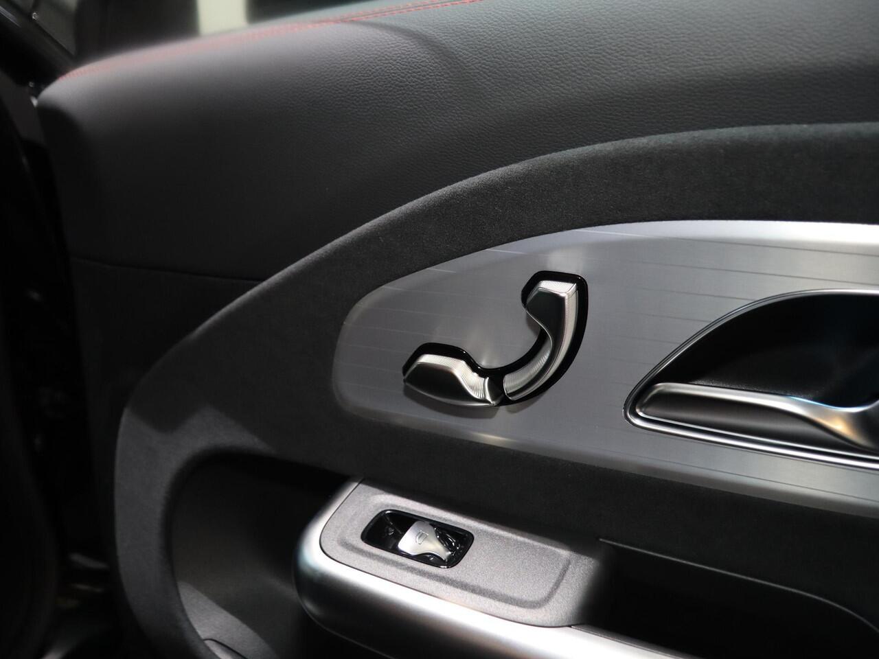 Mercedes-Benz CLA-KLASSE 250+ Launch Edition 85 kWh | Night | Panoramadak | Stoelverwarming | DISTRONIC | Achteruitrijcamera | Dodehoekassistent | Trekhaak |