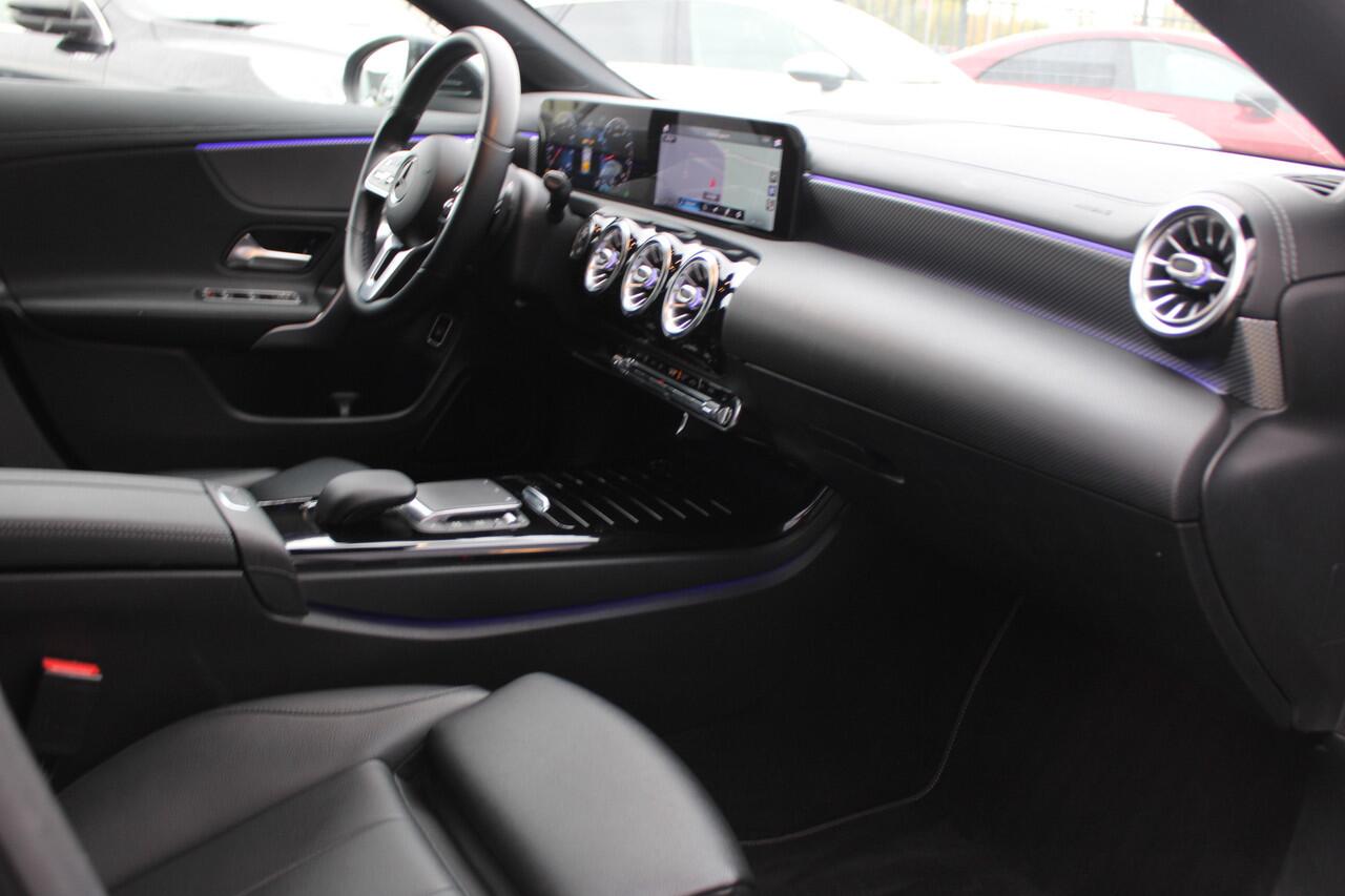 Mercedes-Benz CLA-KLASSE Shooting Brake 200 AUT7 Business Solution Luxury LEDER SFEER WIDESCREEN CAMERA