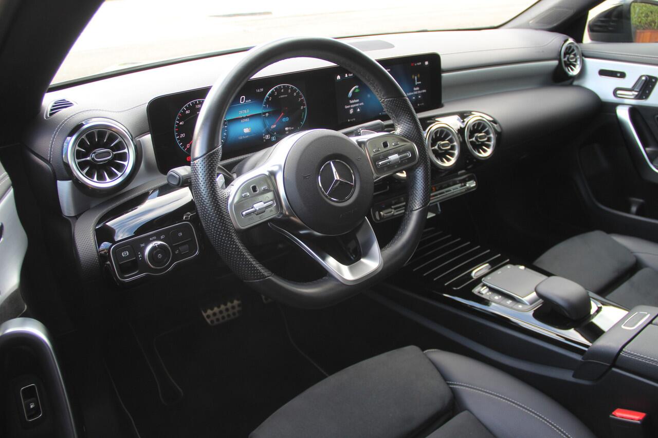 Mercedes-Benz CLA-KLASSE Shooting Brake 250e AMG Line Edition | Night | Pano-dak | Distronic+ | Memory | Widescreen | 360 Camera | CarPlay | Keyless Go | Sfeerverlichting | Matrix LED | Stoelverw | Navi | Spoorassistent | .....