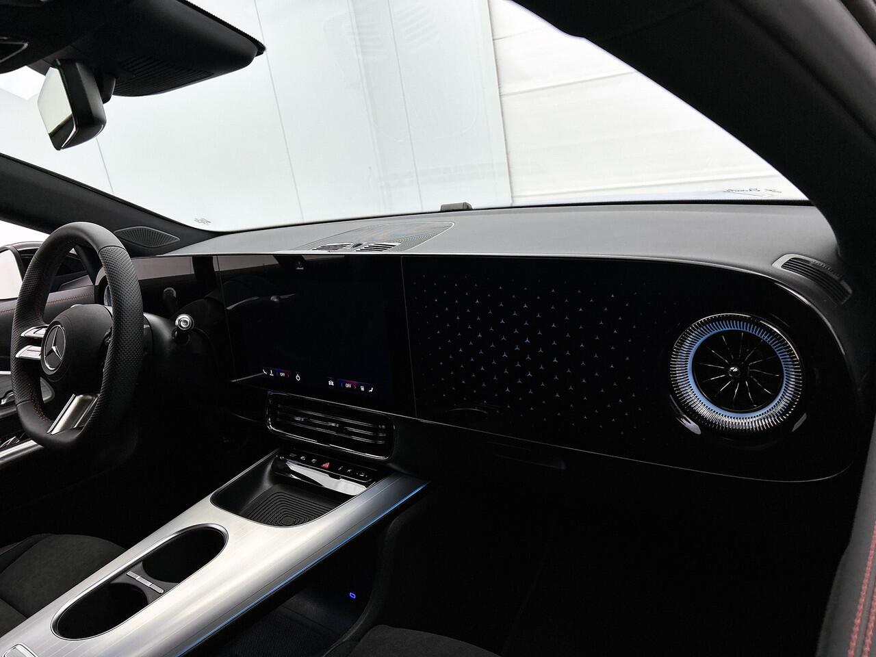 Mercedes-Benz CLA-KLASSE 250+ Launch Edition 85 kWh | Trekhaak | Warmtepomp | Adaptieve Cruisecontrol | Antidiefstal pakket URBAN GUARD | Nightpakket | 19 inch AMG velgen | Panoramadak | Sierdelen aluminium |