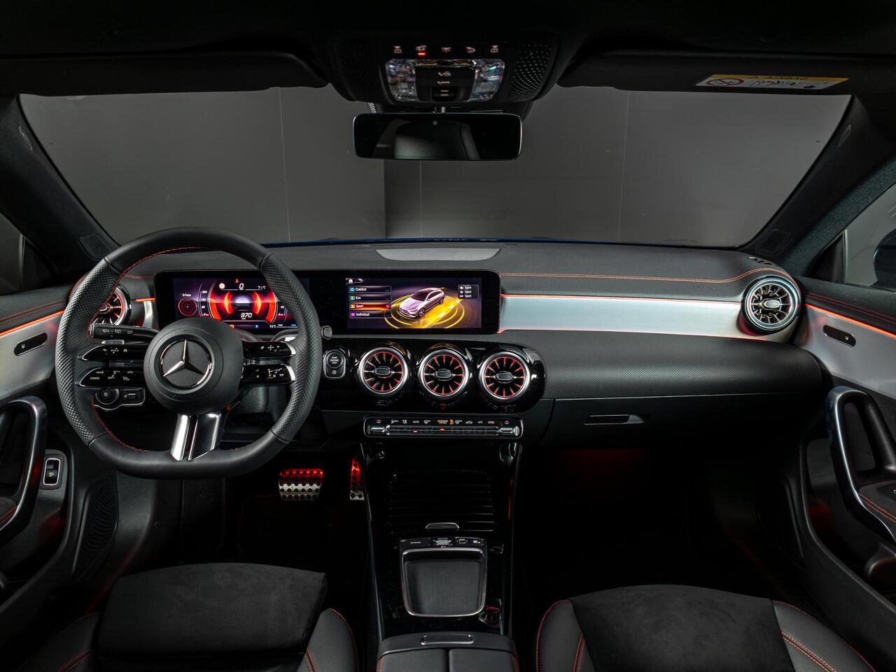 Mercedes-Benz CLA-KLASSE Shooting Brake 180 Star Edition AMG LIMITED Panorama dak