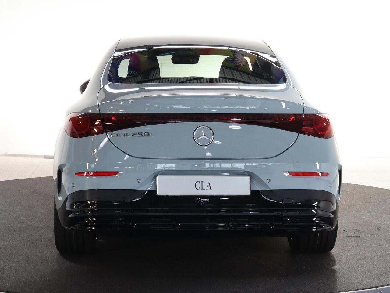 Mercedes-Benz CLA-KLASSE 250+ Launch Edition 85 kWh | Night | Panoramadak | Stoelverwarming | DISTRONIC | Achteruitrijcamera | Dodehoekassistent |