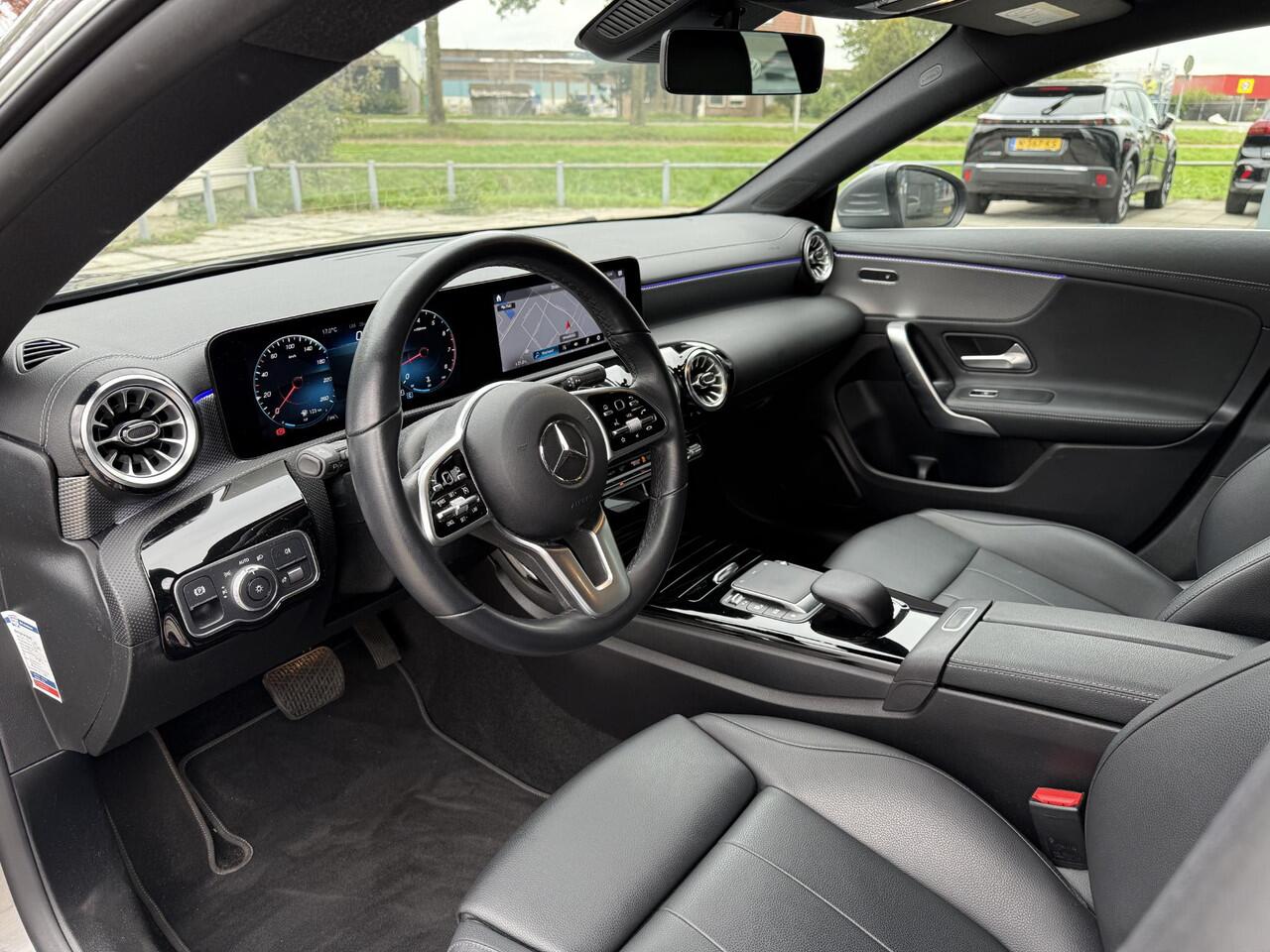 Mercedes-Benz CLA-KLASSE Shooting Brake 200 Aut. Business Sol. Luxury | Navi | Camera | Sfeer Verlichting |