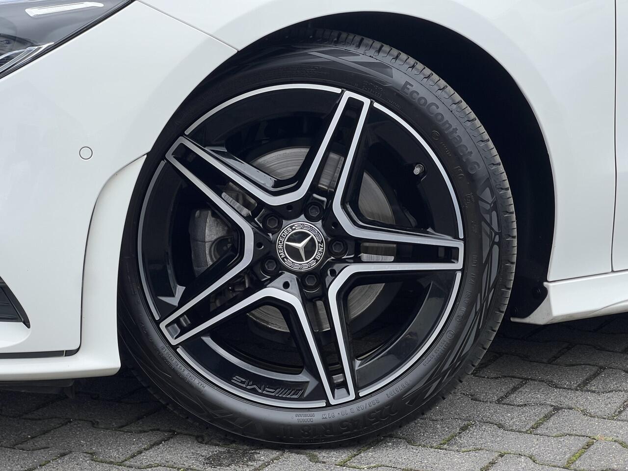 Mercedes-Benz CLA-KLASSE Shooting Brake 180 AMG | Night | Sfeerverlichting | Pano | Camera