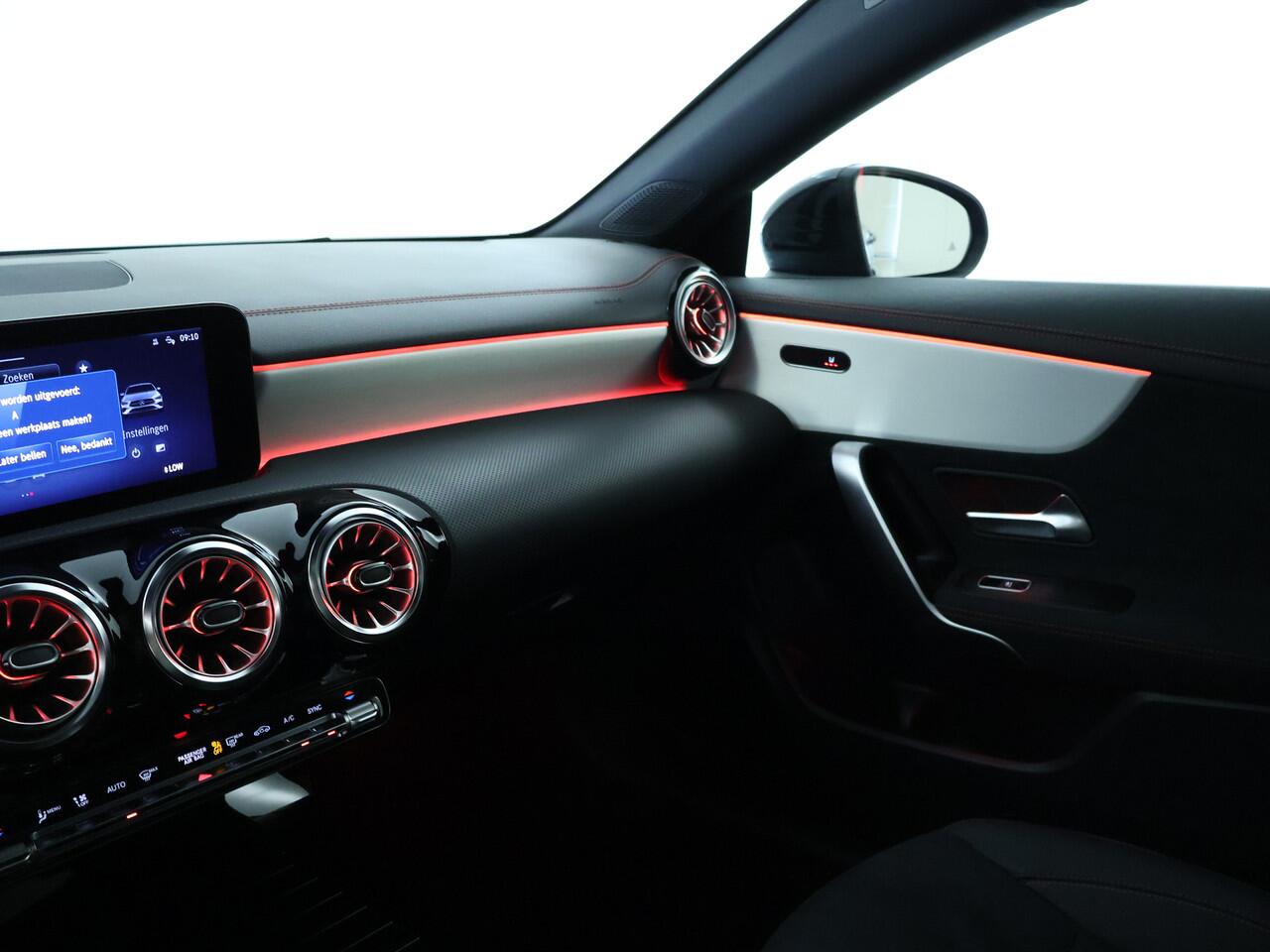 Mercedes-Benz CLA-KLASSE Shooting Brake 180 AMG Line | Nightpakket | Premium Pack | Parkeerpakket met achteruitrijcamera | EASY PACK achterklep | Inclusief 24 maanden MB Certified garantie voor Europa.|