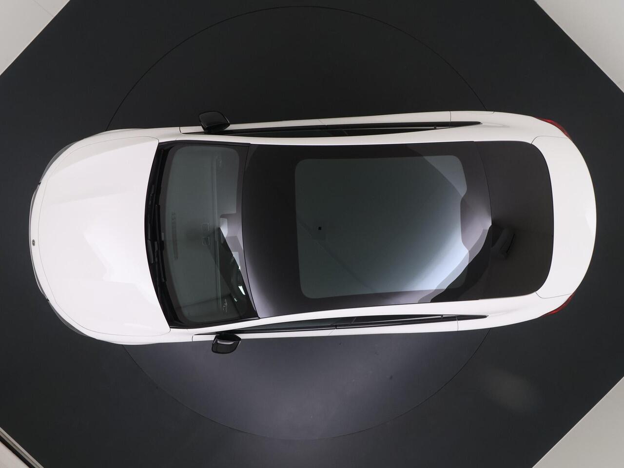 Mercedes-Benz CLA-KLASSE 250+ Launch Edition 85 kWh Accu | Memorystoelen | Warmtepomp | Multibeam Led | Stoelverwarming Voorin | Distronic Cruise Control | Achteruitrijcamera | Nightpakket | Dodehoekassistent