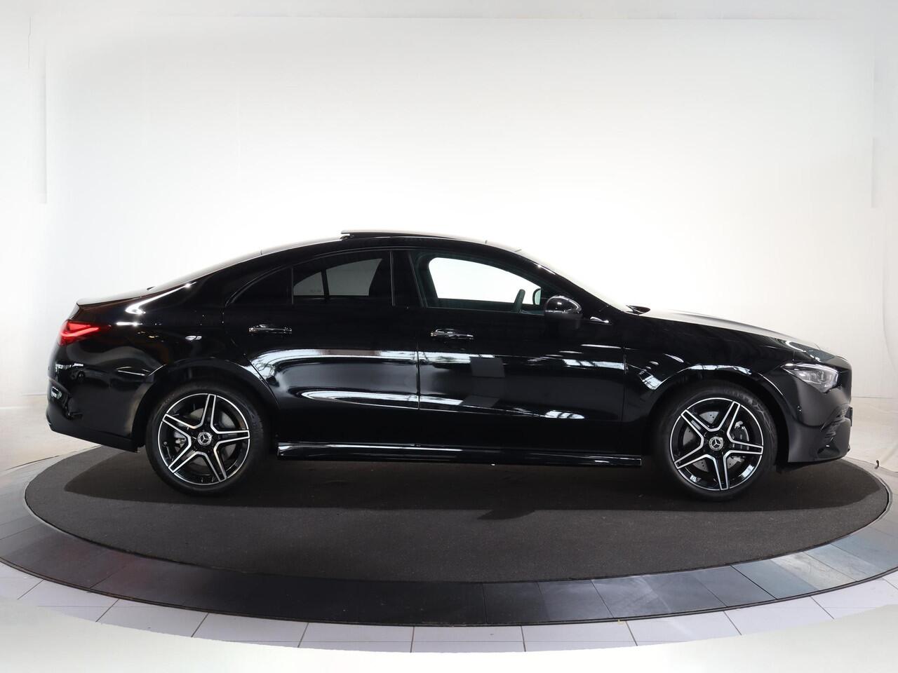 Mercedes-Benz CLA-KLASSE 250e Star Edition AMG Line | Panoramaschuifdak | Nightpakket | Achteruitrijcamera | Dodehoekassistent | Dodehoekassistent