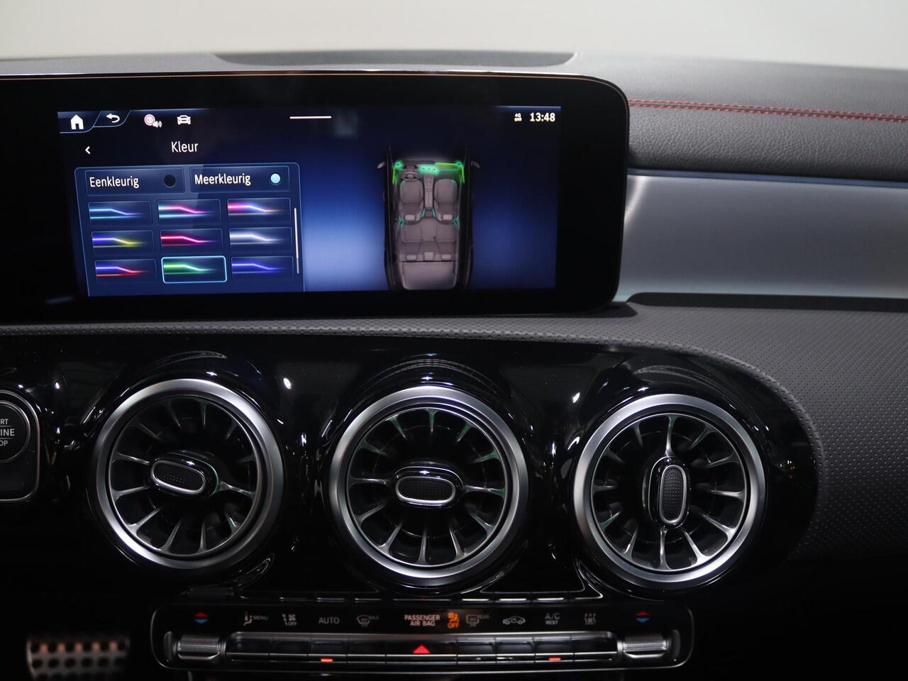 Mercedes-Benz CLA-KLASSE Shooting Brake 250e Business Solution AMG | Nightpakket | Panoramadak | Stoelverwarming | Parkeercamera | Keyless Entry/Go |