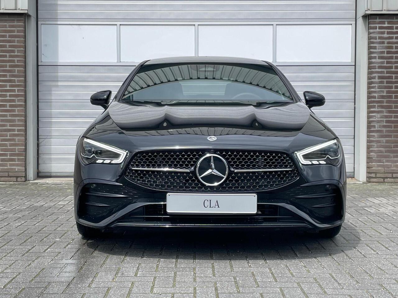 Mercedes-Benz CLA-KLASSE 180 AMG Line | Premium Pakket | Night Pakket | Panoramadak | MULTIBEAM LED koplampen | Dodehoekassistent | Advanced Sound System | Sfeerverlichting | Stoelverwarming |