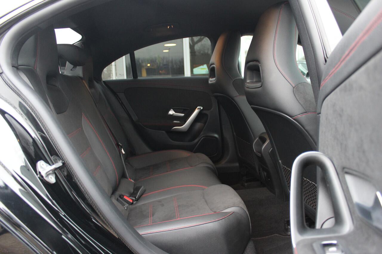 Mercedes-Benz CLA-KLASSE 250 e Business Solution AMG Limited / Camera / Sfeerverlichting / CarPlay / 18'' / Navigatie / Stoelverwarming / DAB / Cruise Control