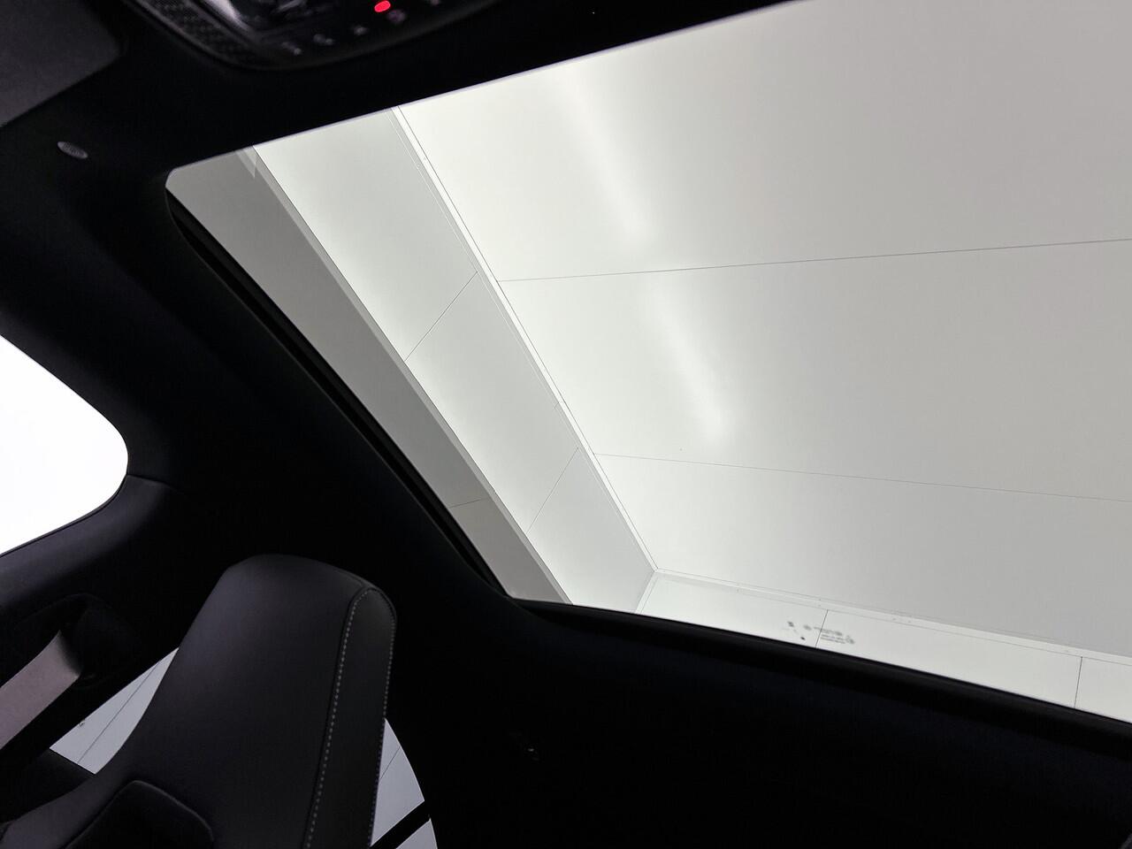 Mercedes-Benz CLA-KLASSE 250 e Business Solution AMG | AMG Line Plus pakket | Trekhaak | Panoramaschuifdak | Head-up display | Memorypakket | Smartphone integratie | Advanced sound system | 360°-camera | 19 inch AMG velgen |